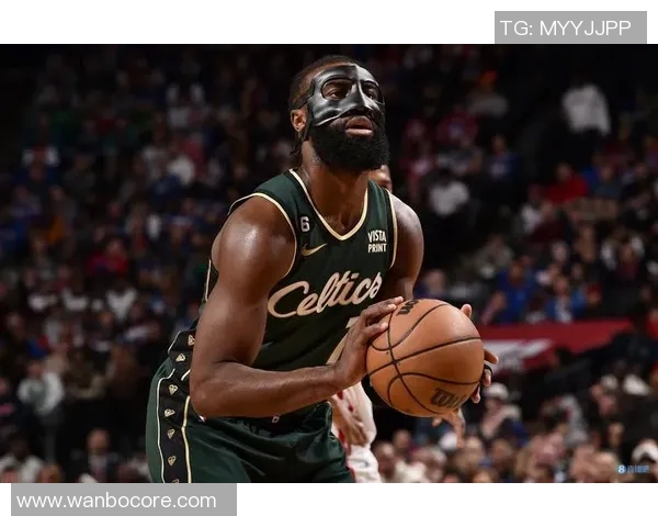 杰伦布朗首节低迷次节回暖上半场狂砍19分展现强大实力