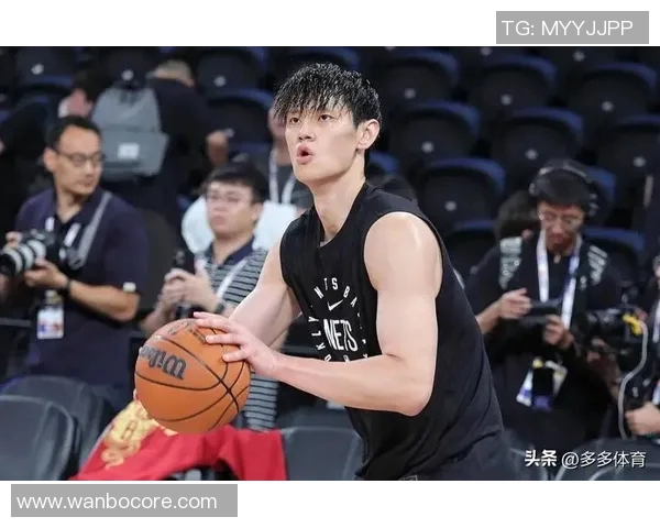 中国赛半场战报布克贡献11分曾凡博未登场托马斯状态火热助太阳暂时领先篮网