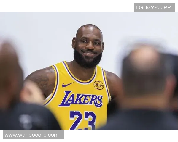 老詹虽显生疏但视野传球依旧出色艾顿与海斯双双获益丰厚